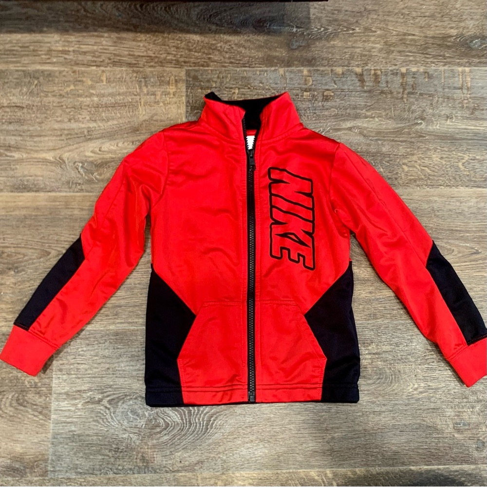 ⛹️Red and Black Nike Zip Up Jacket Track 🤾‍♂️